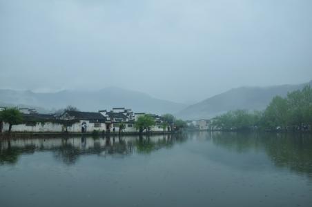 天青色等烟雨什么意思 天青色等烟雨