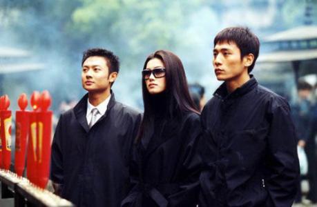 《拿什么拯救你，我的爱人》 2002年赵宝刚导演的电视剧  《拿什