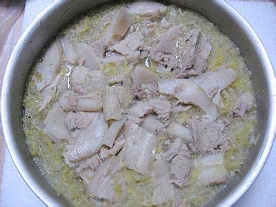 酸菜汆白肉的做法 东北酸菜白肉的做法