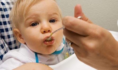 宝宝呕吐是什么原因 宝宝呕吐是什么原因 精