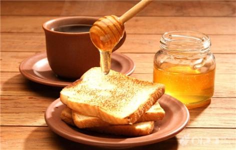 蜂蜜水的作用与功效 蜂蜜怎么吃最好