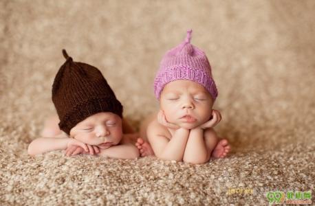 怀胎十月生下恐怖婴儿 双胞胎[胎生动物一次怀胎生下两个个体] 双胞胎[胎生动物一次怀胎