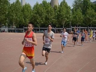 男子1000米跑步技巧 中考，高考男子1000米跑步夺冠技巧
