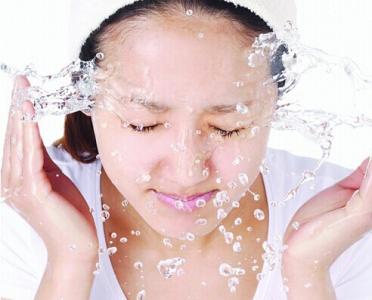 白醋洗脸的正确方法 白醋洗脸有什么好处和白醋洗脸的正确方法