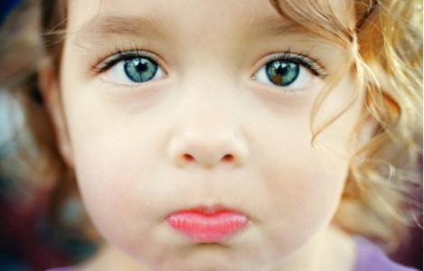 孩子总是频繁眨眼睛 孩子总是频繁眨眼睛怎么办？