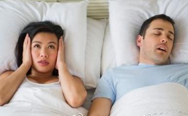 睡觉打鼾是什么原因 男人打鼾的原因是什么