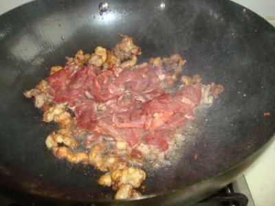 松香味是什么味道 香味四溢的炒烤肉――新疆味道