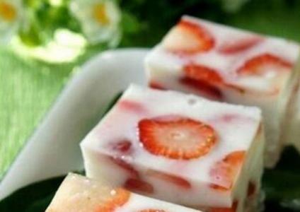 草莓椰汁糕 椰奶草莓糕