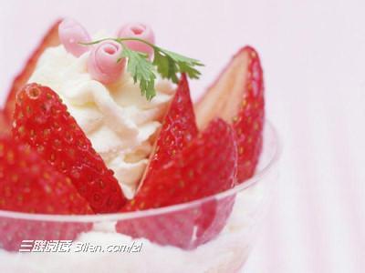 自制草莓酸奶冰淇淋 自制草莓冰淇淋