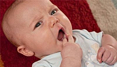 秋季腹泻症状 秋季宝宝出现哪些症状父母需重视