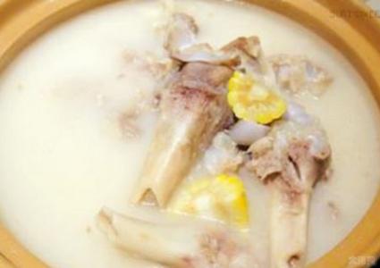 骨头汤里放什么食材好 骨头汤的做法