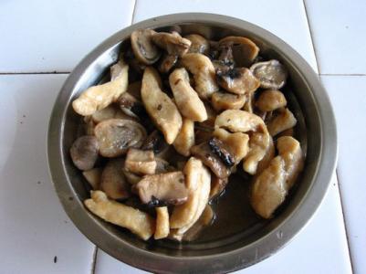 鸡肉炖蘑菇的做法 鸡肉蘑菇煎饼的做法