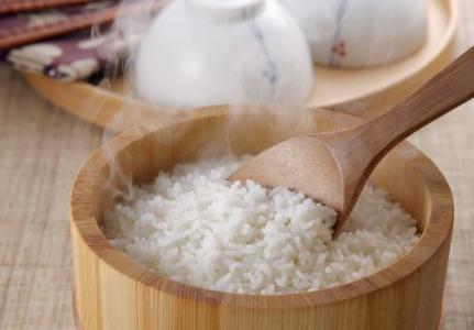 怎么淘米煮饭 做大米饭怎样淘米才正确？淘米煮饭最常见的误区