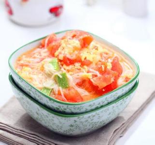 怎样做西红柿热汤面 西红柿鸡蛋热汤面的做法