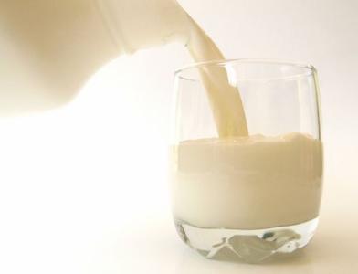 鲜牛奶洗脸的正确方法 牛奶洗脸的方法