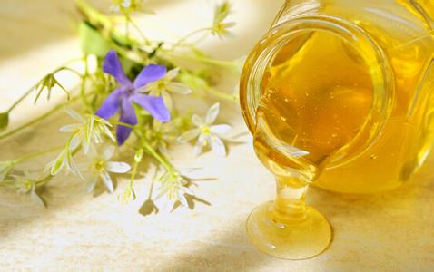 喝蜂蜜的好处有哪些 喝蜂蜜水的好处是什么