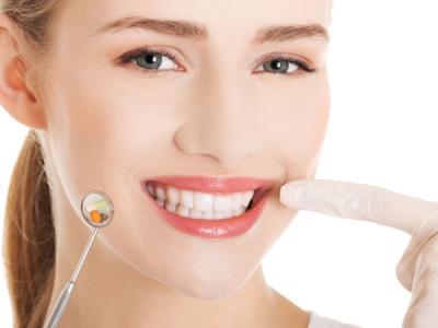 小苏打刷牙的正确方法 如何让牙齿变白