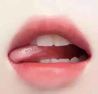 女性嘴唇烂是什么原因 女性的性感嘴唇如何反映身体状况