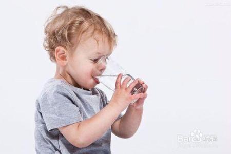 如何让婴儿喜欢喝水 如何让宝宝喜欢喝水