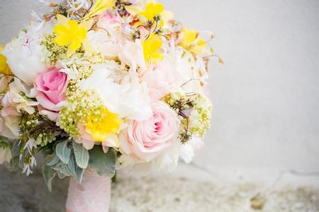 新娘手捧花 盘点新娘手捧花的类型 根据新娘气质选择合适的手捧花