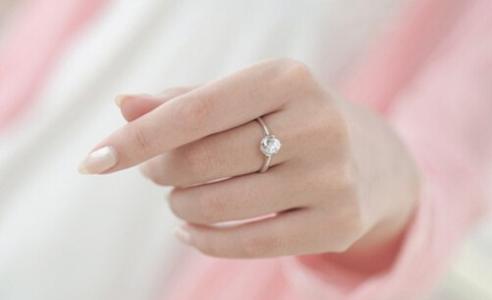 结婚订婚戒指是一个吗 订婚戒指和结婚戒指的区别