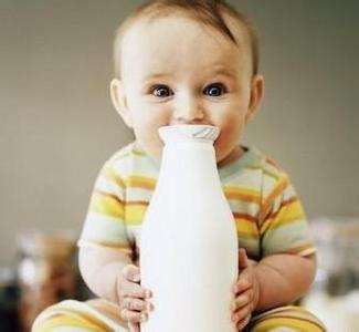 不要喝荷兰乳牛纯牛奶 这六种牛奶不要给宝宝喝