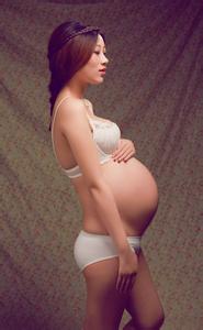 孕晚期分娩球训练图 孕晚期需要为分娩做哪些准备
