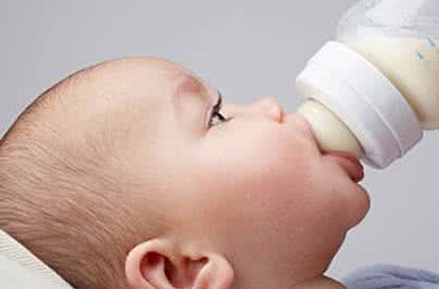 宝宝配方奶喝到几岁 宝宝喝配方奶的问题