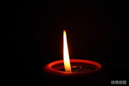 点燃蜡烛比黑暗 与其诅咒黑暗，不如燃起蜡烛