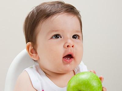 混合喂养的宝宝断奶 8-9个月宝宝喂养方法 应开始实行断奶
