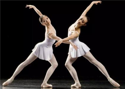 芭蕾舞 运动内衣 史上最华丽的瘦腿运动(芭蕾舞)