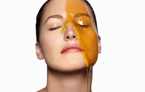 如何用蜂蜜洗脸 如何用蜂蜜洗脸呢