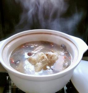 排骨炖鲜香菇汤的做法 鲜菇大骨汤怎么做