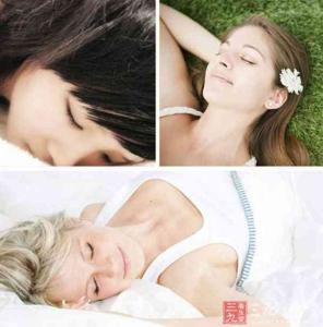 睡前玩手机影响睡眠 睡前8件事影响睡眠质量