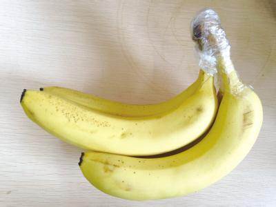 密封包住香蕉 出水汽 包住香蕉根部可以存更久
