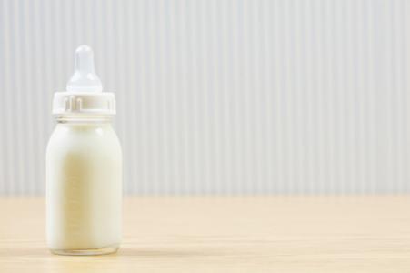 奶瓶形状 不同形状的奶瓶适合不同月份的婴儿