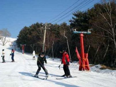 月亮湾滑雪场怎么样 哈尔滨月亮湾滑雪场