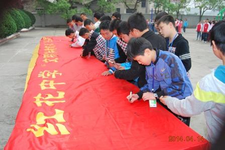 文明礼仪国旗下讲话稿 小学生国旗下讲话稿――创文明校园,做文明学生