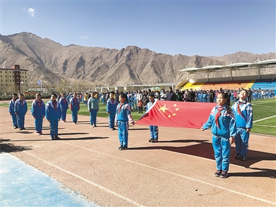 安全教育日国旗下讲话 2015全国中小学安全教育日国旗下讲话稿