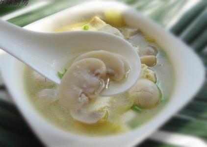 白蘑菇豆腐汤的做法 口蘑豆腐汤的做法