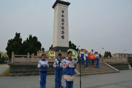 清明节祭扫烈士墓 2015年学生代表清明节祭扫烈士墓前发言稿