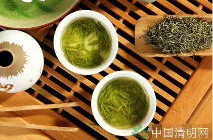 喝红茶和绿茶哪个好 夏天喝红茶好还是绿茶好