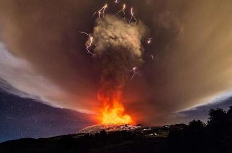 世界上最高的活火山 世界上爆发最频繁的活火山