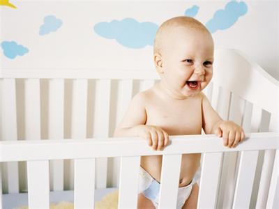 宝宝掉下床怎么办 宝宝掉下床有哪些危害