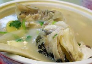 鱼头豆腐汤的做法 箩粉鱼头豆腐汤的做法