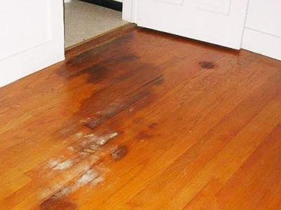 木地板泡水了恢复窍门 家里的木地板泡水了怎么办，木地板泡水紧急处理方法