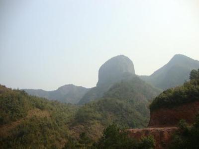 当山峰没有棱角的时候 这里没有山