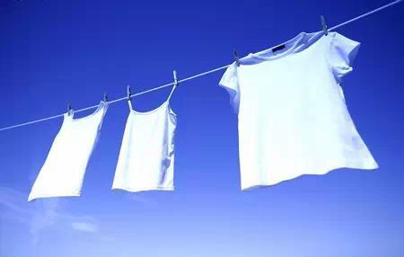 衣服染上颜色怎么洗掉 衣服不管染上什么都可以洗掉