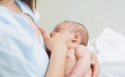 新生儿母乳喂养量 新生儿喂养知识及注意事项 需特别加强母乳喂养