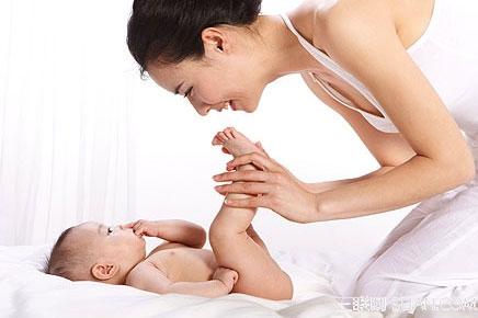 新生儿母乳喂养量 新生儿母乳喂养的八建议